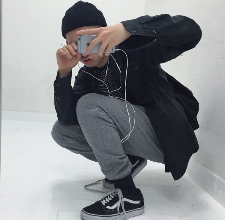 韦影茂伟
