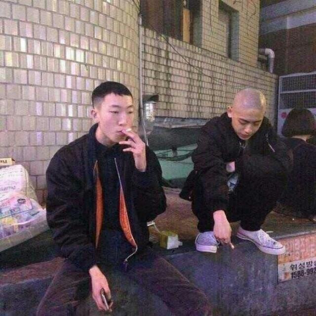 荣纪艺眉
